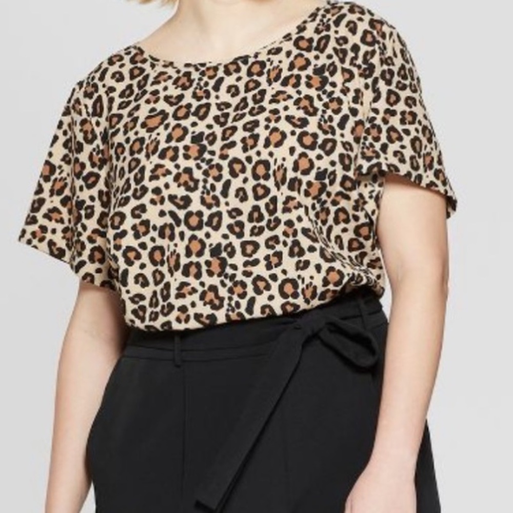 Leopard Print Short Sleeve Button Back Top